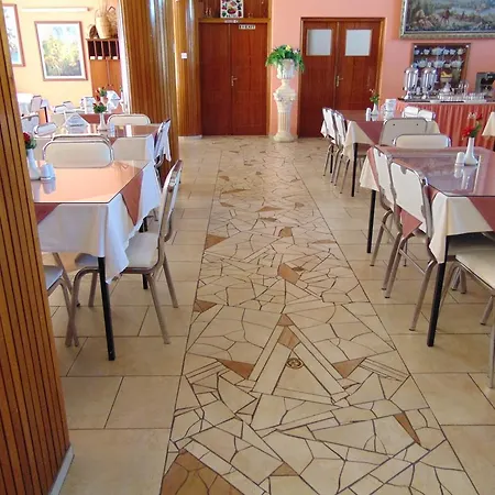 Hellas Hotel 3*